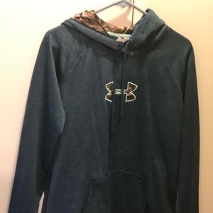 Under armor green and camo loose sweatshirt